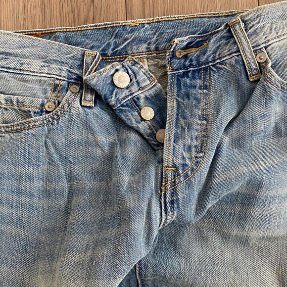 Worn Once Levi’s Mom Jeans (Size 25) - Picture 4 of 5
